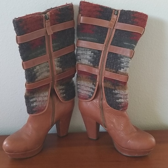 Vogue Leather and Wool Platform Boots - Picture 3 of 4